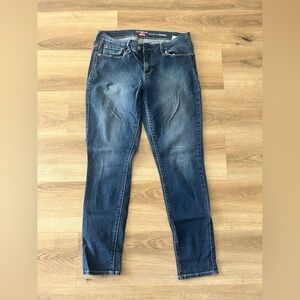 Levi’s Denizen Woman’s Modern Skinny Jeans – Size 30x34, Dark Wash- Like New